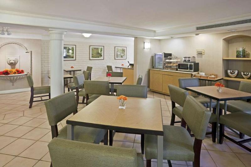 La Quinta Inn By Wyndham Phoenix Sky Harbor Airport Tempe Dış mekan fotoğraf