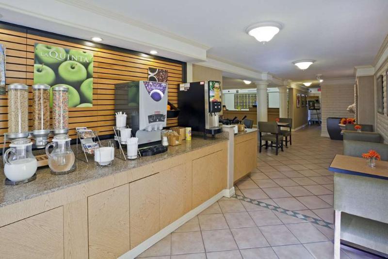 La Quinta Inn By Wyndham Phoenix Sky Harbor Airport Tempe Dış mekan fotoğraf